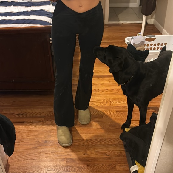 Hollister Yoga Pants - Picture 3 of 4